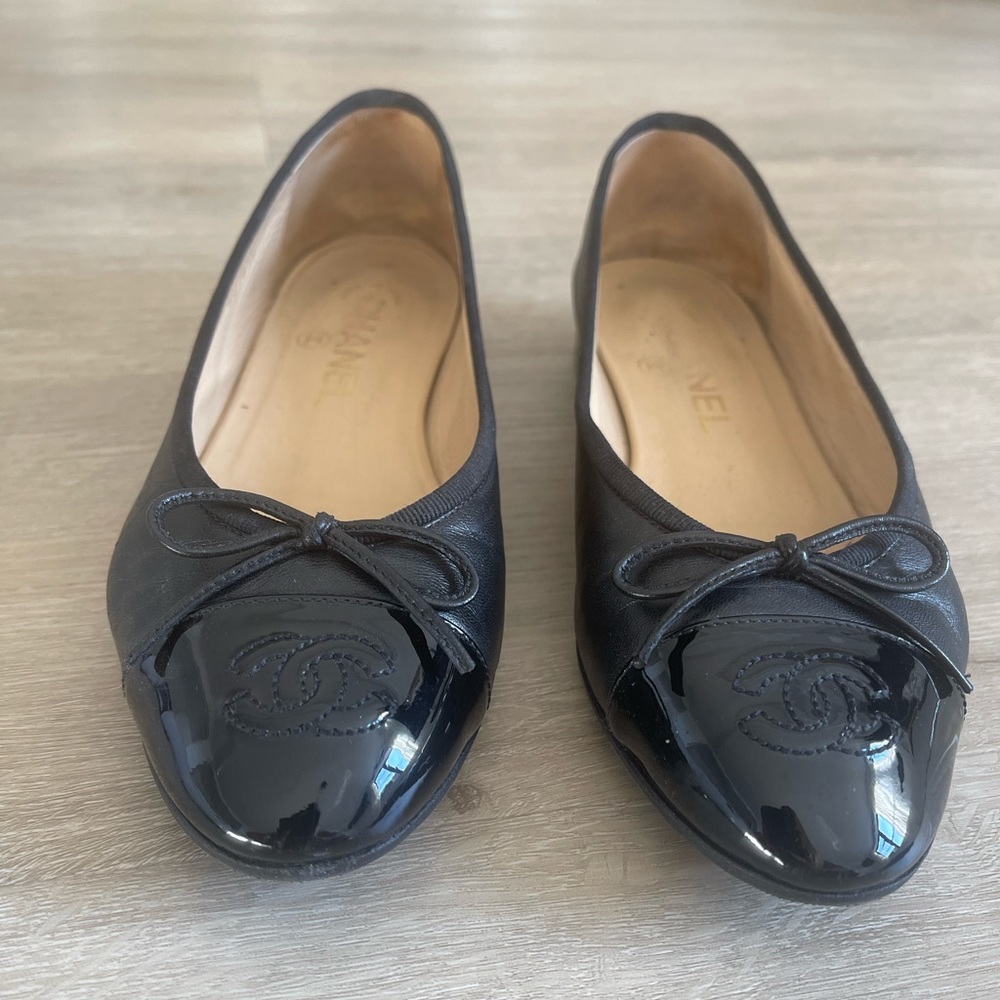 CHANEL Black Patent Toe Ballet Flats